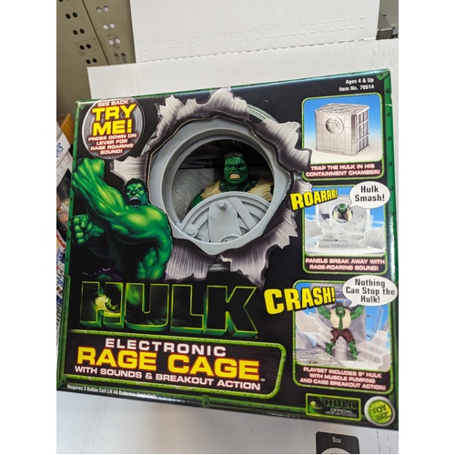 Hulk -  Hulk with Electronic Rage Cage (Sounds & Breakout Action)