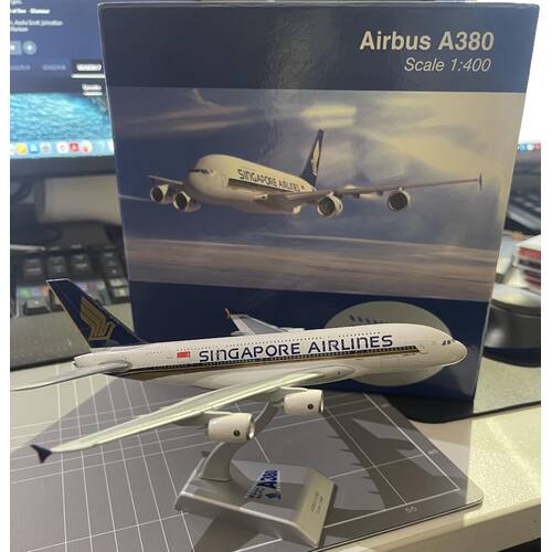 Singapore Airlines airbus A380 Scale 1:400 (First to fly A380)