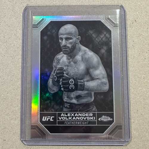 2024 Topps Chrome UFC - ALEXANDER VOLKANOVSKI Negative Refractor #7