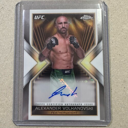 2024 Topps Chrome UFC - ALEXANDER VOLKANOVSKI AUTO #MEA-AVO